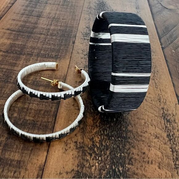 HANDCRAFTED Two Bracelet Set Pair Of Earrings Gold Plate Cord Warregue
Material - Picture 2 of 7